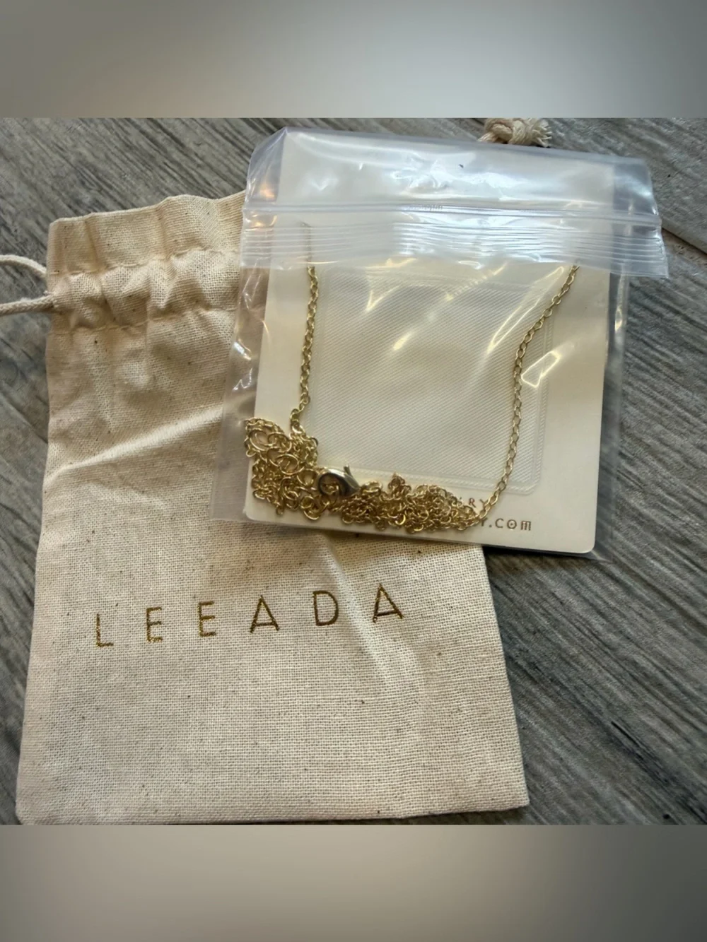 Leeada Oval Gemstone Pendant Necklace Gold Tone Burgundy Stone LEE-FA-002 NEW